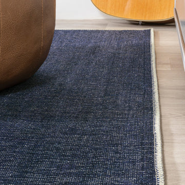 Linja Solid Centre Stripe Machine-washable Area Rug